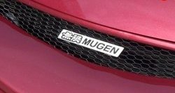 949 р. Эмблема (шильдик) решетки радиатора Mugen KIA Carens RP дорестайлинг (2013-2016)  с доставкой в г. Екатеринбург. Увеличить фотографию 1