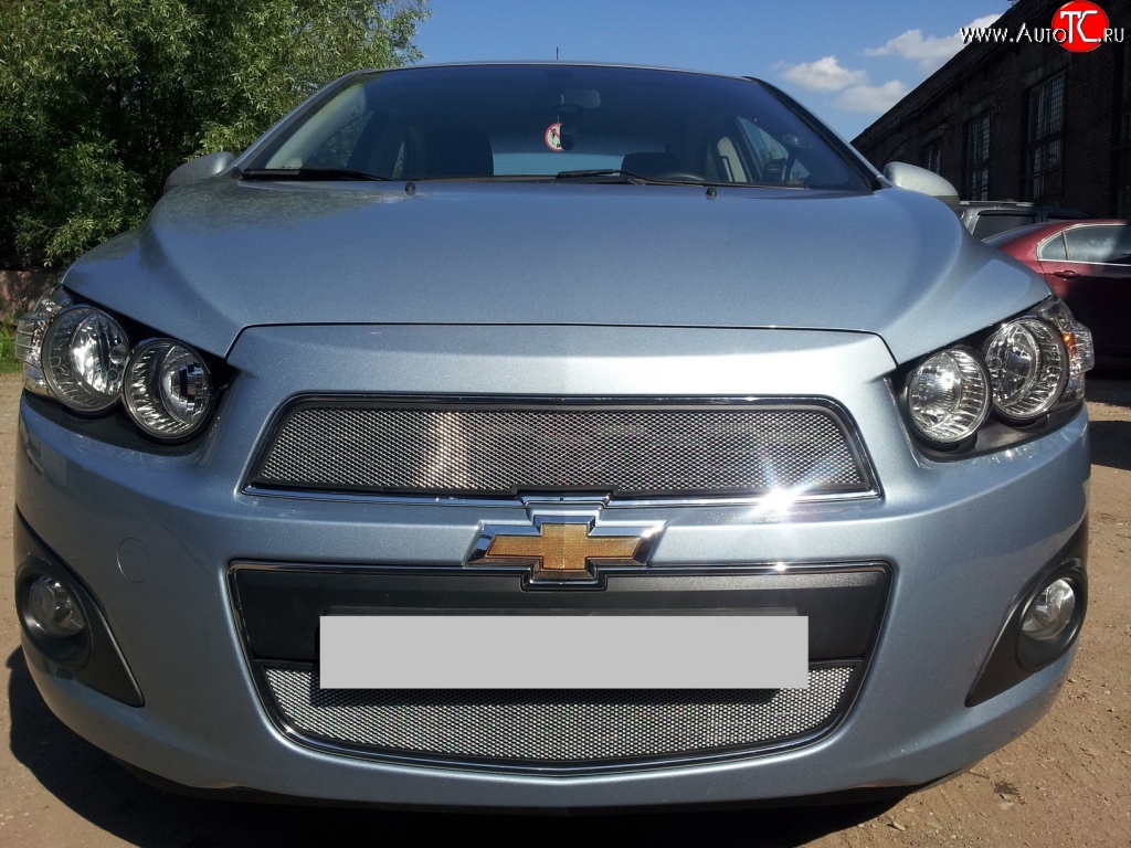 1 539 р. Сетка в решетку радиатора Russtal  Chevrolet Aveo  T300 (2011-2015) седан, хэтчбек (хром)  с доставкой в г. Екатеринбург