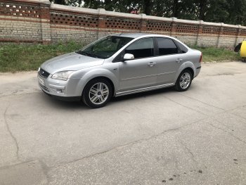 1 429 р. Пороги накладки Autodemic (установка под штатный брызговик)  Ford Focus  2 (2004-2011)  седан дорестайлинг, универсал дорестайлинг, хэтчбэк 5 дв. дорестайлинг, седан рестайлинг, универсал рестайлинг, хэтчбэк 5 дв. рестайлинг (Текстурная поверхность)  с доставкой в г. Екатеринбург. Увеличить фотографию 6