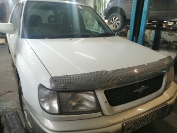 2 199 р. Дефлектор капота CA-Plastiс  Subaru Forester  SF (1997-2000) дорестайлинг (Шелкография карбон-серебро)  с доставкой в г. Екатеринбург. Увеличить фотографию 4