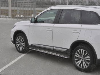 19 749 р. Порожки для ног Russtal (Ø42 мм) Mitsubishi Outlander GF 3-ий рестайлинг (2018-2022) (Лист алюминиевый, труба - сталь окрашенная в черный цвет)  с доставкой в г. Екатеринбург. Увеличить фотографию 1