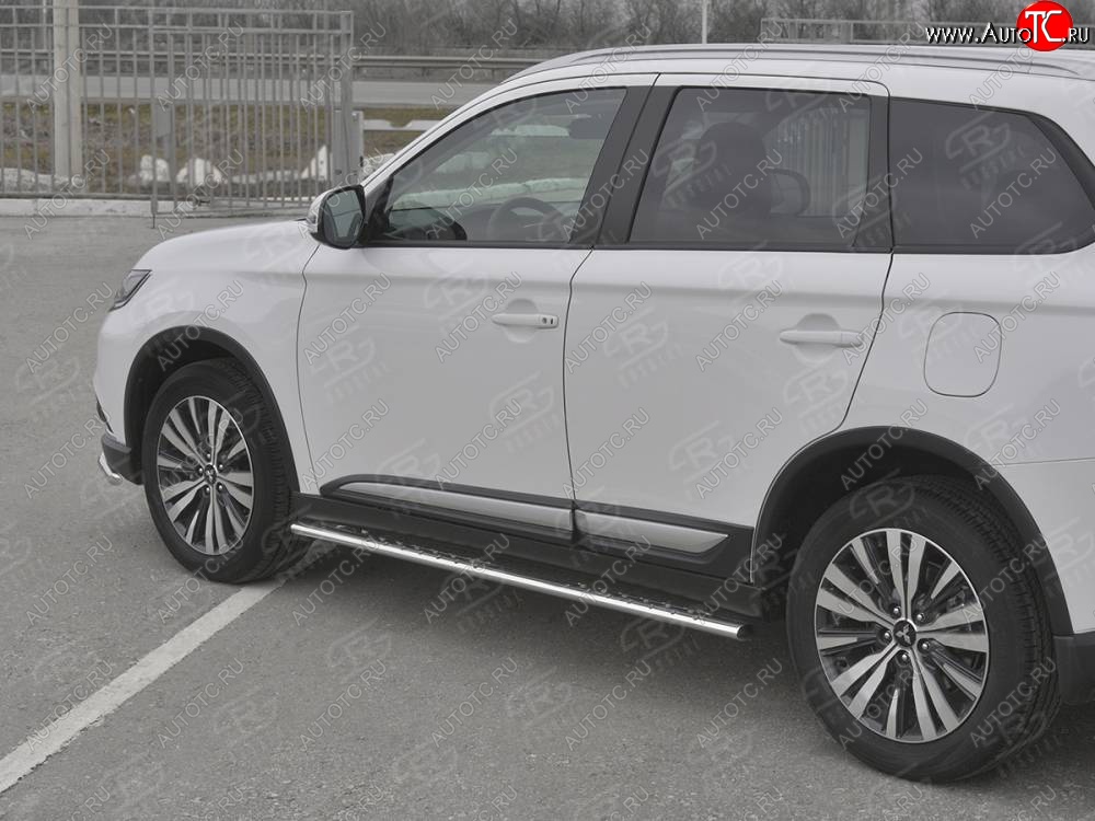 21 749 р. Защита порогов (Ø75x42 мм с проступью, нержавейка) Russtal Mitsubishi Outlander GF 3-ий рестайлинг (2018-2022)  с доставкой в г. Екатеринбург