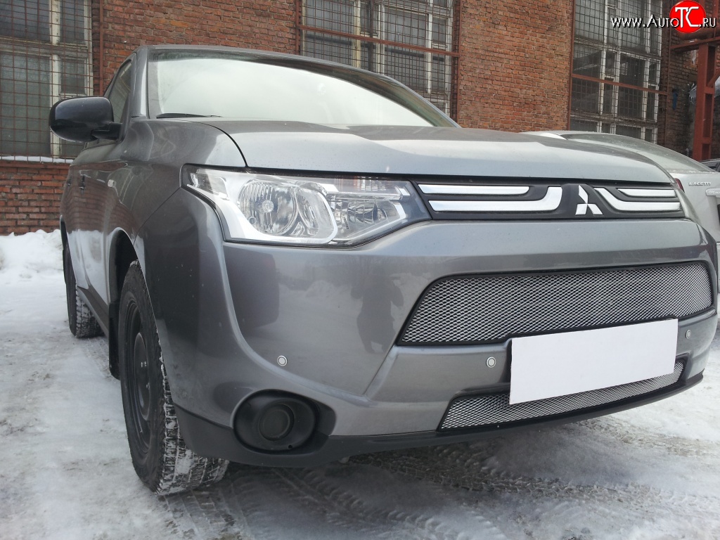 2 599 р. Сетка на бампер (рестайлинг) Russtal (хром) Mitsubishi Outlander GF дорестайлинг (2012-2014)  с доставкой в г. Екатеринбург