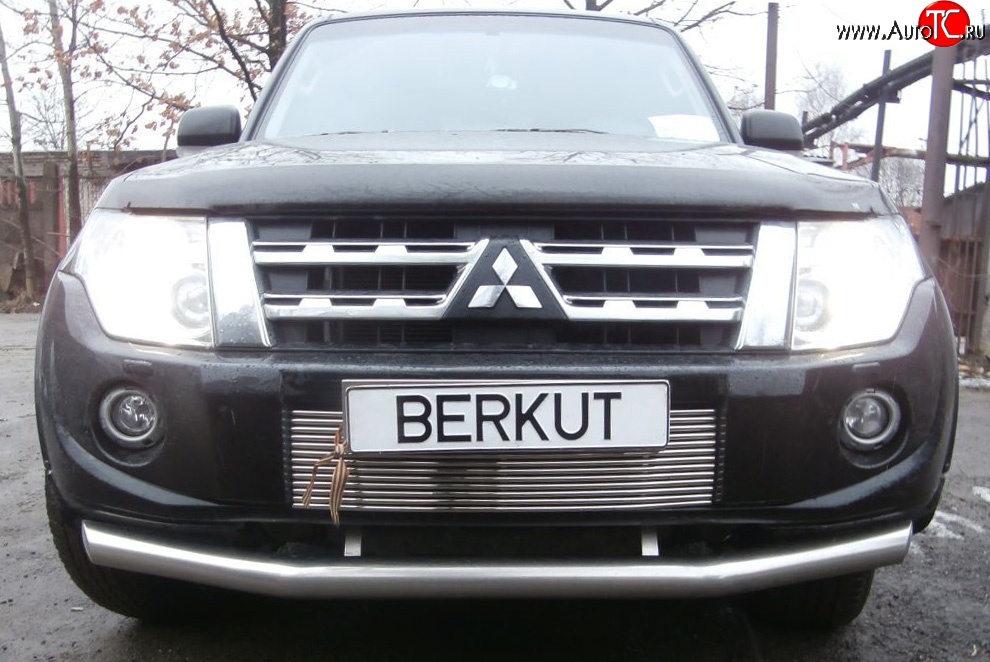 5 699 р. Декоративная вставка воздухозаборника (рестайлинг) Berkut Mitsubishi Pajero 4 V80 дорестайлинг (2006-2011)  с доставкой в г. Екатеринбург