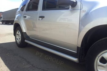 7 249 р. Защита порогов вогнутая из трубы Ø63 Petroil Tuning Renault Duster HS рестайлинг (2015-2021) (Серебристый (Искра) ППК)  с доставкой в г. Екатеринбург. Увеличить фотографию 2