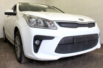 3 099 р. Защитная сетка в бампер (верх, заглушка без сот) Alfeco Стандарт KIA Rio 4 FB дорестайлинг седан (2016-2020) (Чёрная)  с доставкой в г. Екатеринбург. Увеличить фотографию 4