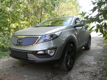 3 589 р. Защитная сетка в бампер (верх, ячейка 3х7 мм) Alfeco Стандарт  KIA Sportage  3 SL (2010-2014) дорестайлинг (Хром)  с доставкой в г. Екатеринбург. Увеличить фотографию 2