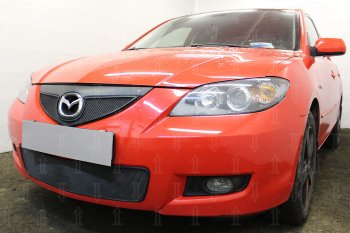 3 099 р. Защитная сетка в бампер (верх, ячейка 3х7 мм) Alfeco Стандарт  Mazda 3/Axela  BK (2006-2009) рестайлинг седан (Чёрная)  с доставкой в г. Екатеринбург. Увеличить фотографию 2