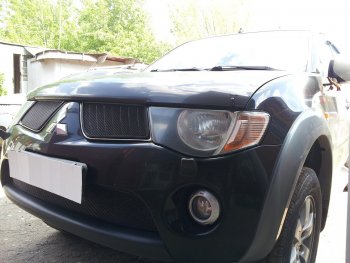 3 779 р. Защитная сетка в бампер (низ, ячейка 3х7 мм) Alfeco Стандарт Mitsubishi L200 4  дорестайлинг (2006-2014) (Чёрная)  с доставкой в г. Екатеринбург. Увеличить фотографию 2