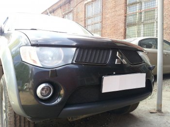 3 779 р. Защитная сетка в бампер (низ, ячейка 3х7 мм) Alfeco Стандарт Mitsubishi L200 4  дорестайлинг (2006-2014) (Чёрная)  с доставкой в г. Екатеринбург. Увеличить фотографию 3