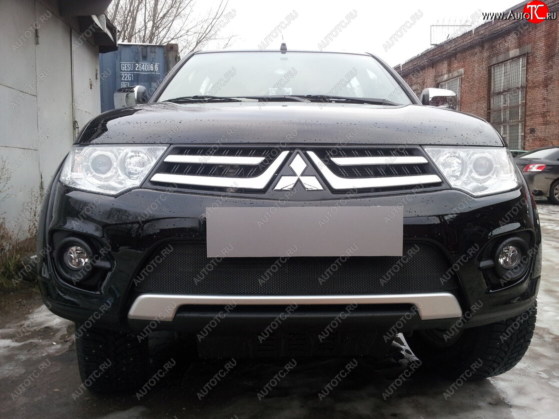 3 399 р. Защитная сетка в бампер (низ, ячейка 3х7 мм) Alfeco Стандарт Mitsubishi L200 4  рестайлинг (2013-2016) (Чёрная)  с доставкой в г. Екатеринбург