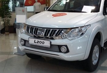 3 899 р. Защитная сетка в бампер (низ, ячейка 3х7 мм) Alfeco Стандарт Mitsubishi L200 5 KK,KL дорестайлинг (2015-2019) (Хром)  с доставкой в г. Екатеринбург. Увеличить фотографию 2