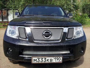 3 589 р. Защитная сетка в бампер (низ, ячейка 3х7 мм) Стрелка11 Стандарт Nissan Navara 2 D40 рестайлинг (2010-2016) (Хром)  с доставкой в г. Екатеринбург. Увеличить фотографию 1