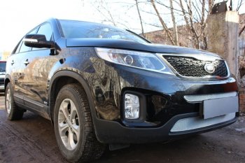 4 299 р. Защитная сетка в бампер (низ, ячейка 4х10 мм) Alfeco Премиум KIA Sorento XM рестайлинг (2012-2015) (Хром)  с доставкой в г. Екатеринбург. Увеличить фотографию 3