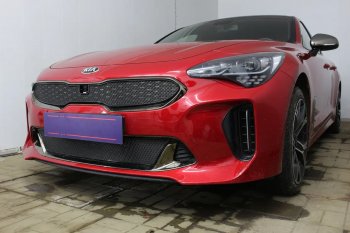 5 999 р. Защитная сетка в бампер (верх, ячейка 4х10 мм) Alfeco Премиум KIA Stinger (2017-2024) (Чёрная)  с доставкой в г. Екатеринбург. Увеличить фотографию 2