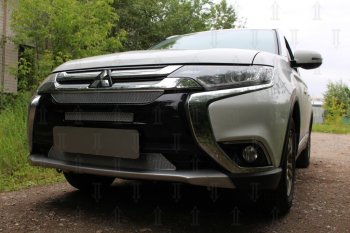 8 999 р. Защитная сетка в бампер (3 части, ячейка 4х10 мм) Alfeco Премиум  Mitsubishi Outlander  GF (2015-2018) 2-ой рестайлинг (Хром)  с доставкой в г. Екатеринбург. Увеличить фотографию 3