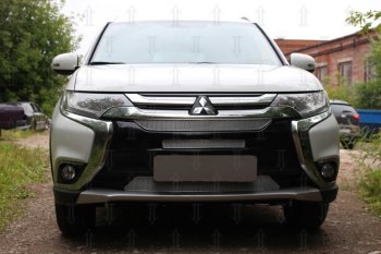 8 999 р. Защитная сетка в бампер (3 части, ячейка 4х10 мм) Alfeco Премиум Mitsubishi Outlander GF 2-ой рестайлинг (2015-2018) (Хром)  с доставкой в г. Екатеринбург. Увеличить фотографию 1