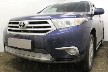 4 749 р. Защитная сетка в бампер (низ, ячейка 4х10 мм) Стрелка11 Премиум Toyota Highlander XU40 рестайлинг (2010-2013) (Хром)  с доставкой в г. Екатеринбург. Увеличить фотографию 3