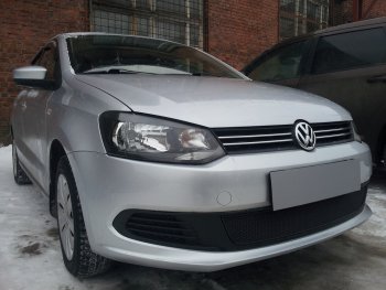 4 199 р. Защитная сетка в бампер (низ, ячейка 4х10 мм) Стрелка11 Премиум Volkswagen Polo 5 седан дорестайлинг (2009-2015) (Чёрная)  с доставкой в г. Екатеринбург. Увеличить фотографию 2