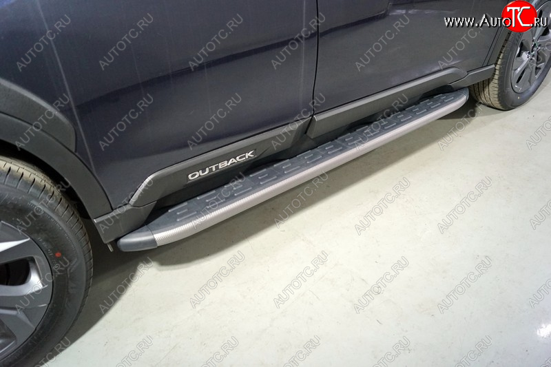 21 349 р. Пороги алюминиевые с пластиковой накладкой, ТСС Тюнинг  Subaru Outback  BT (2019-2024) универсал (карбон серые)  с доставкой в г. Екатеринбург