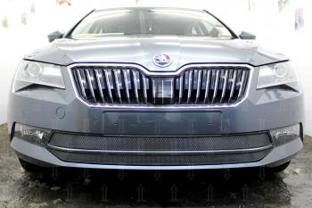 4 849 р. Защита радиатора (2 части) Стрелка11 Стандарт Skoda Superb B8 (3V5) универсал дорестайлинг (2015-2019) (черная)  с доставкой в г. Екатеринбург. Увеличить фотографию 1