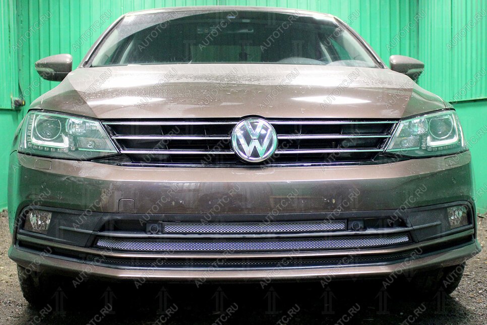 4 949 р. Защита радиатора (3 части с парктроником) Стрелка11 Стандарт  Volkswagen Jetta  A6 (2015-2018) седан рестайлинг (хром)  с доставкой в г. Екатеринбург