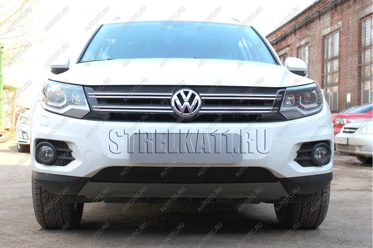 3 099 р. Защита радиатора (Track&Field) Стрелка11 Стандарт  Volkswagen Tiguan  NF (2011-2017) рестайлинг (черная)  с доставкой в г. Екатеринбург