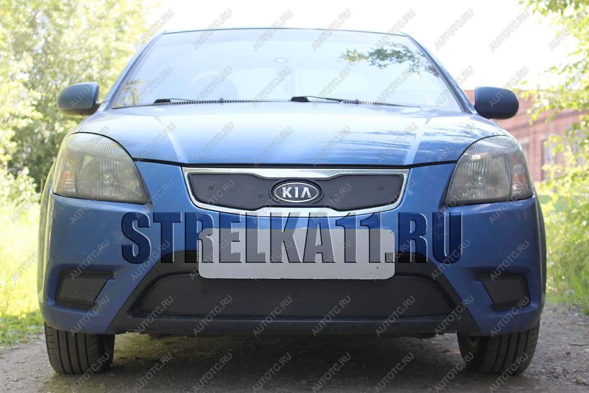 669 р. Зимняя заглушка решетки радиатора (верх) Стрелка11  KIA Rio  2 JB (2009-2011) рестайлинг седан, рестайлинг, хэтчбэк 5 дв. (черная)  с доставкой в г. Екатеринбург