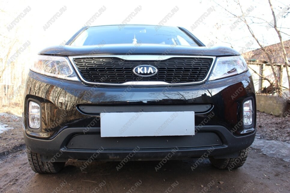 799 р. Зимняя заглушка решетки радиатора (середина) Стрелка11  KIA Sorento XM рестайлинг (2012-2015) (черная)  с доставкой в г. Екатеринбург