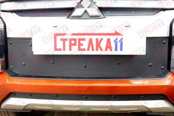 799 р. Зимняя заглушка решетки радиатора (верх) Стрелка11  Mitsubishi L200  5 KK,KL (2018-2022) рестайлинг (черная)  с доставкой в г. Екатеринбург. Увеличить фотографию 1