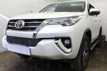 5 299 р. Защита радиатора (верх) (Black Onyx) Стрелка11 PREMIUM Toyota Fortuner AN160 рестайлинг (2020-2024) (черная)  с доставкой в г. Екатеринбург. Увеличить фотографию 1