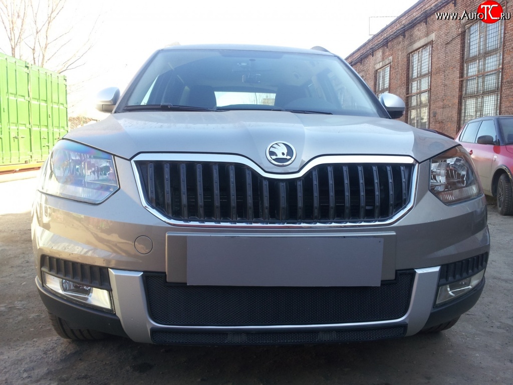 1 399 р. Нижняя сетка на бампер Outdoor Russtal (черная) Skoda Yeti (2013-2018)  с доставкой в г. Екатеринбург