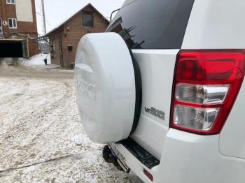 6 949 р. Пластиковый колпак запасного колеса SUZUKI (верхняя часть, 225/70/16)  Suzuki Grand Vitara ( FTB03 3 двери,  3TD62, TL52 5 дверей,  JT 5 дверей,  JT 3 двери,  JT) - Grand Vitara XL7 (неокрашенный)  с доставкой в г. Екатеринбург. Увеличить фотографию 12