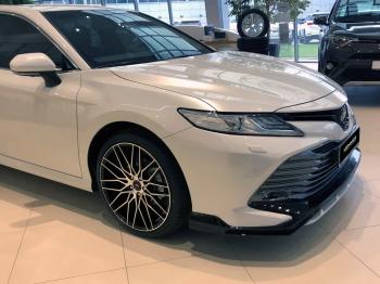 16 899 р. Накладка переднего бампера HEMMES Toyota Camry XV70 дорестайлинг (2017-2021)  с доставкой в г. Екатеринбург. Увеличить фотографию 4