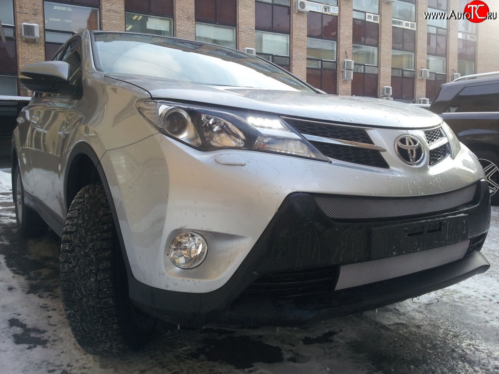 1 539 р. Сетка верхнего воздухозаборника переднего бампера Russtal  Toyota RAV4  XA40 (2012-2015) 5 дв. дорестайлинг (хром)  с доставкой в г. Екатеринбург