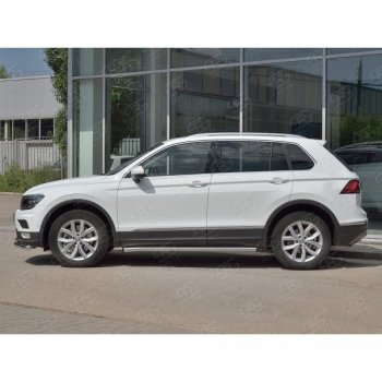 16 349 р.  Защита порогов (Ø63 мм, секции) SLITKOFF Volkswagen Tiguan Mk2 дорестайлинг (2016-2020) (Вариант 2 (пластиковые заглушки))  с доставкой в г. Екатеринбург. Увеличить фотографию 2